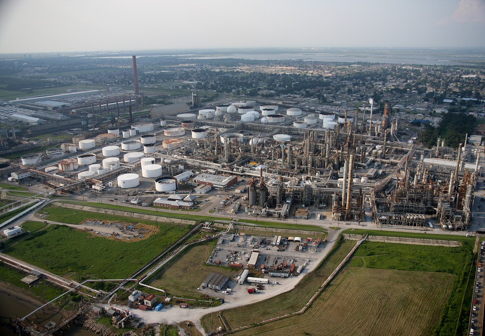 Brent above 100: how commodity currencies and energy instruments are repricing